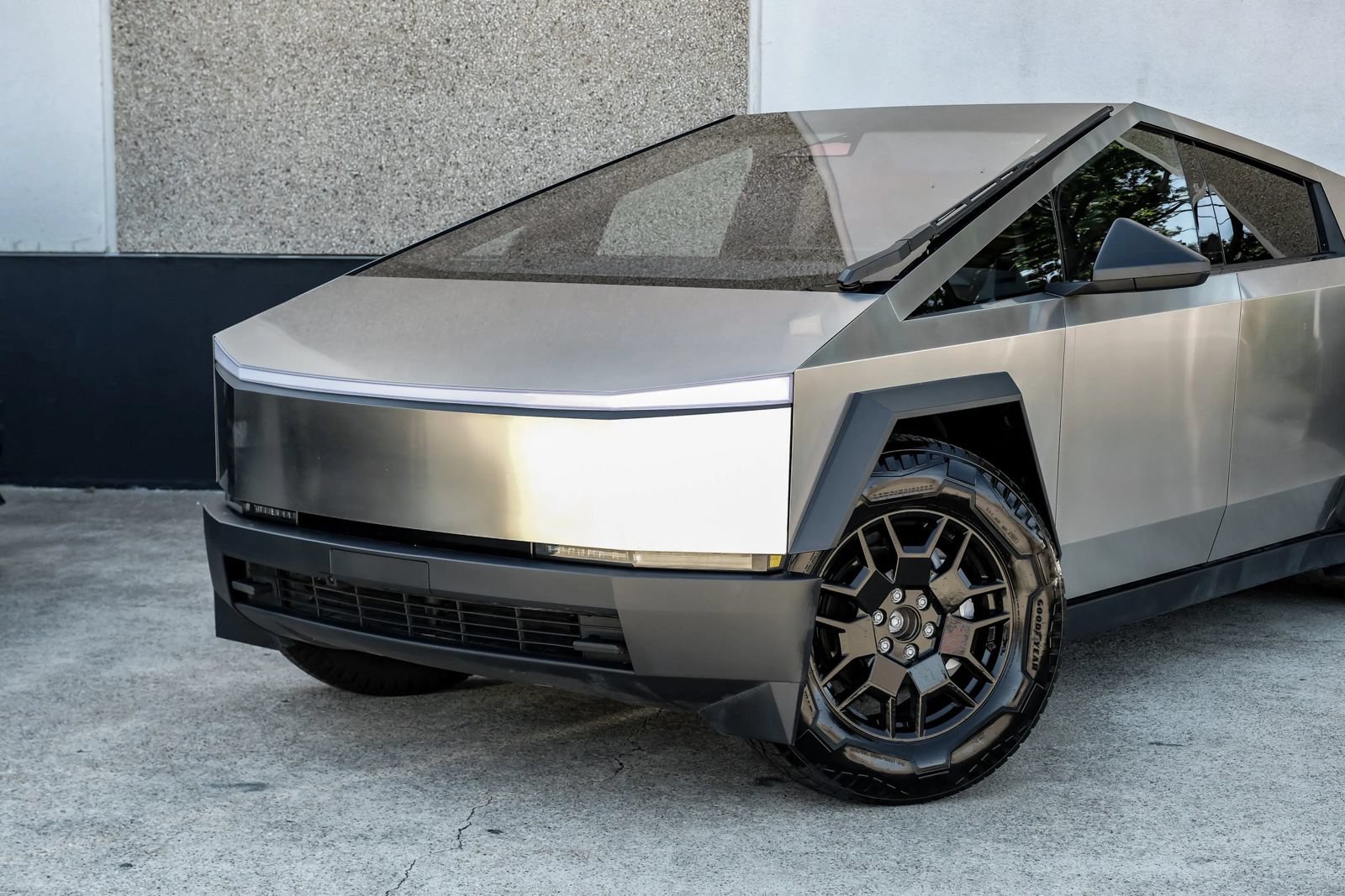 Used 2024 Tesla Cybertruck AWD Crew Cab image 5