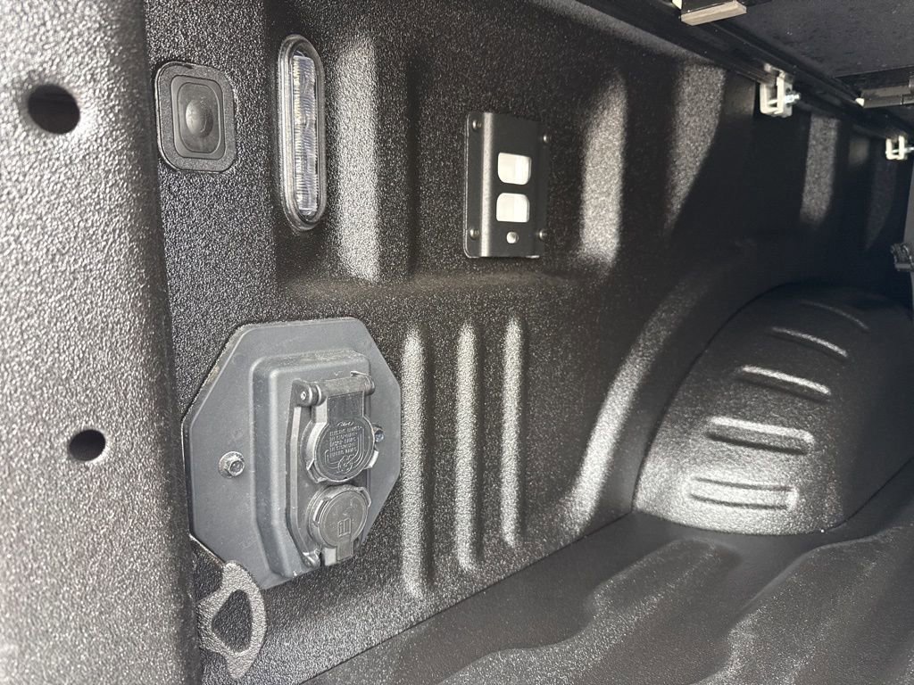 Used 2025 Ford F450 Platinum w/ FX4 Off-Road Package image 32