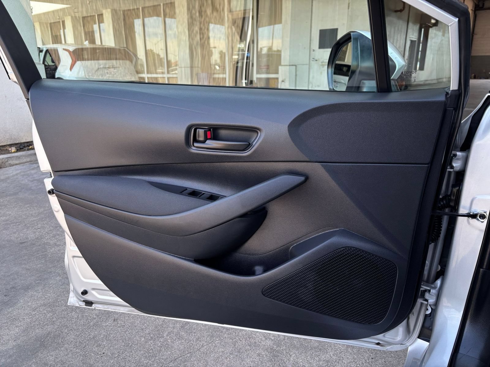 Used 2025 Toyota Corolla LE FWD image 31