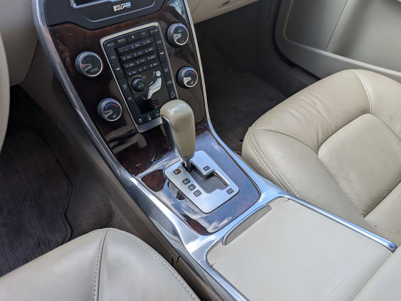 Used 2012 Volvo XC70 T6 Platinum image 21