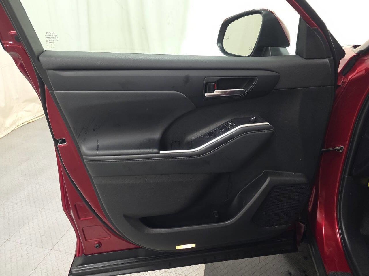 Used 2023 Toyota Highlander XLE image 14