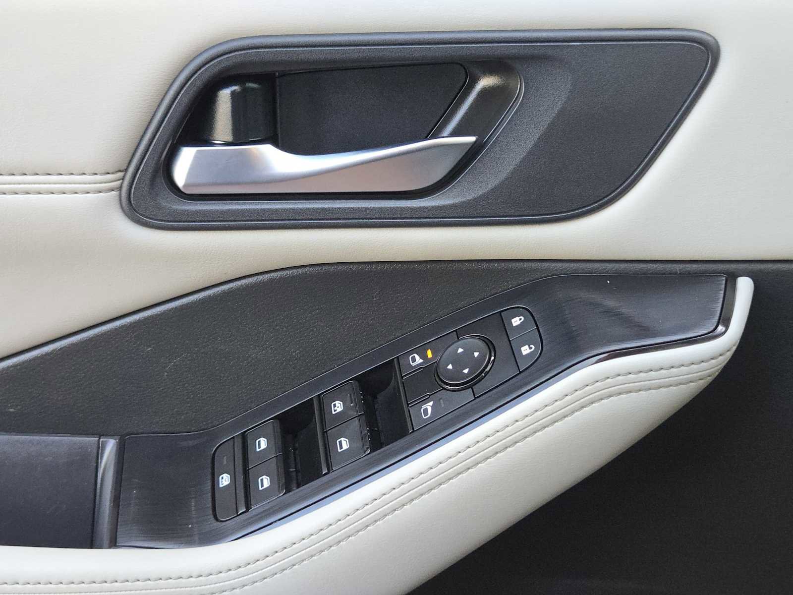 Used 2023 Nissan Rogue SV w/ SV Premium B Package FWD image 22