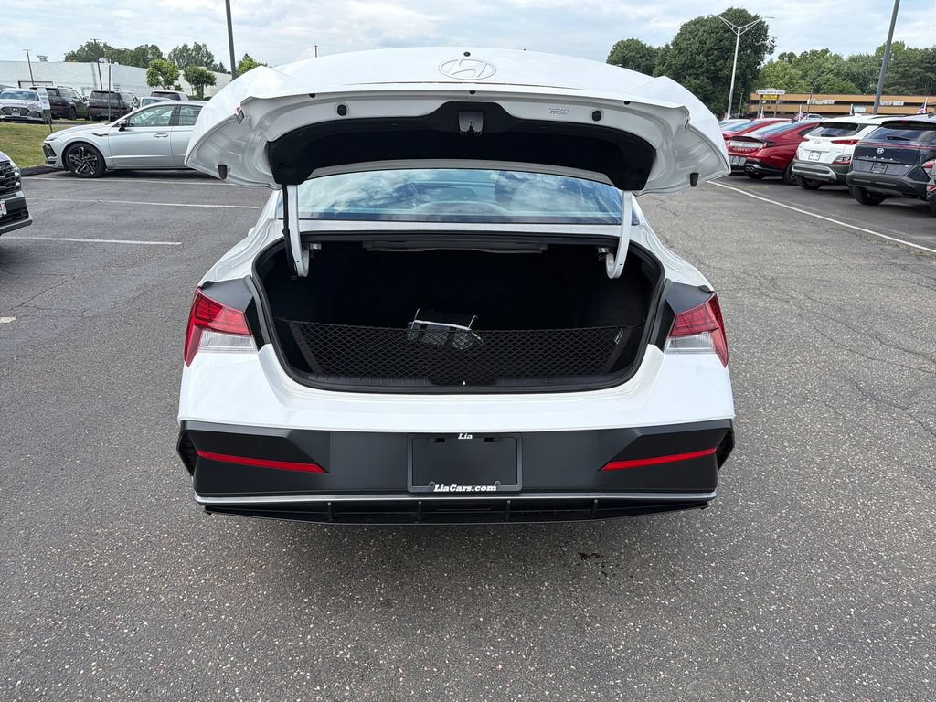 Certified 2024 Hyundai Elantra SEL w/ Convenience Package FWD image 27