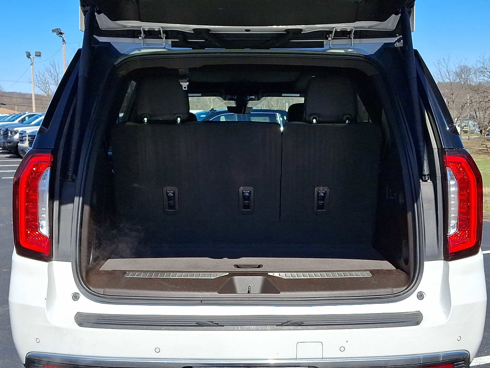 Used 2021 GMC Yukon Denali w/ Denali Premium Package image 31