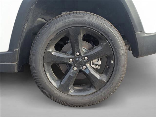 New 2025 Jeep Grand Cherokee Limited w/ Black Appearance Package image 10