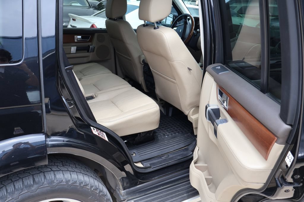 Used 2016 Land Rover LR4 HSE Silver Edition AWD/4WD image 18