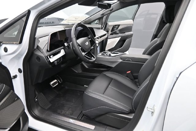 New 2026 Cadillac Optiq Sport 1 w/ LPO, Floor Liner Package AWD/4WD image 9