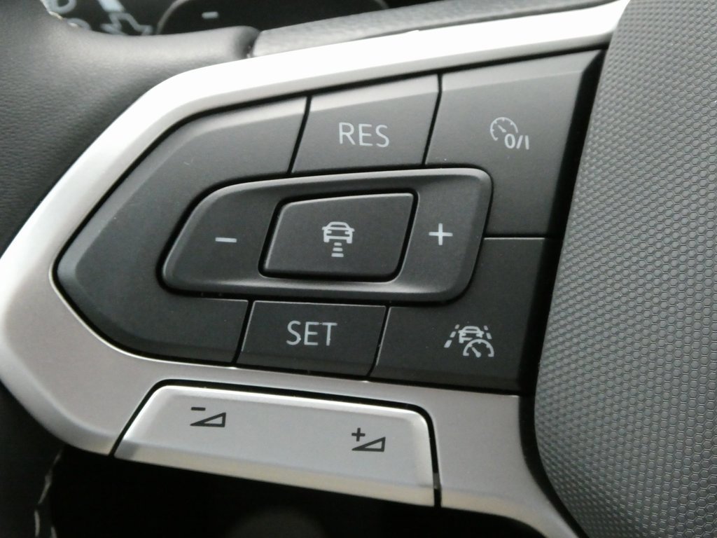 New 2025 Volkswagen Atlas SE image 12