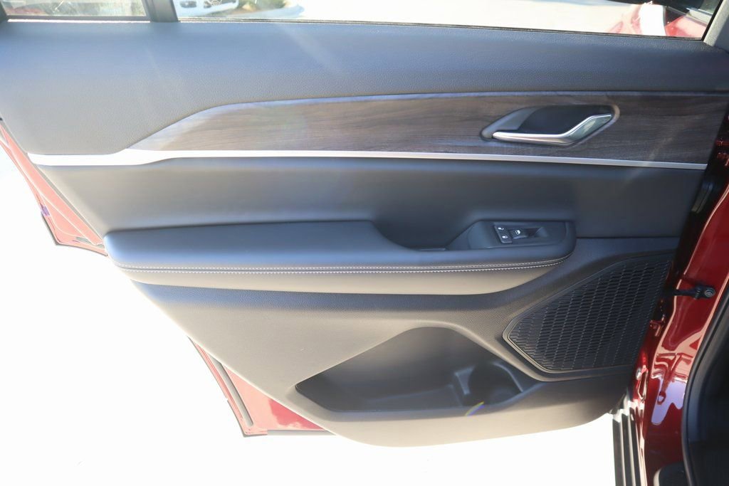 New 2025 Jeep Grand Cherokee L Limited image 17