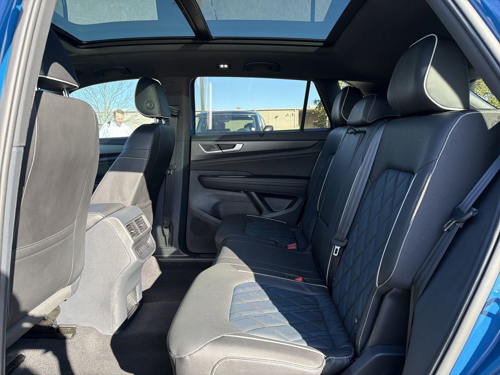 Used 2025 Volkswagen Atlas Cross Sport SEL Premium R-Line image 14