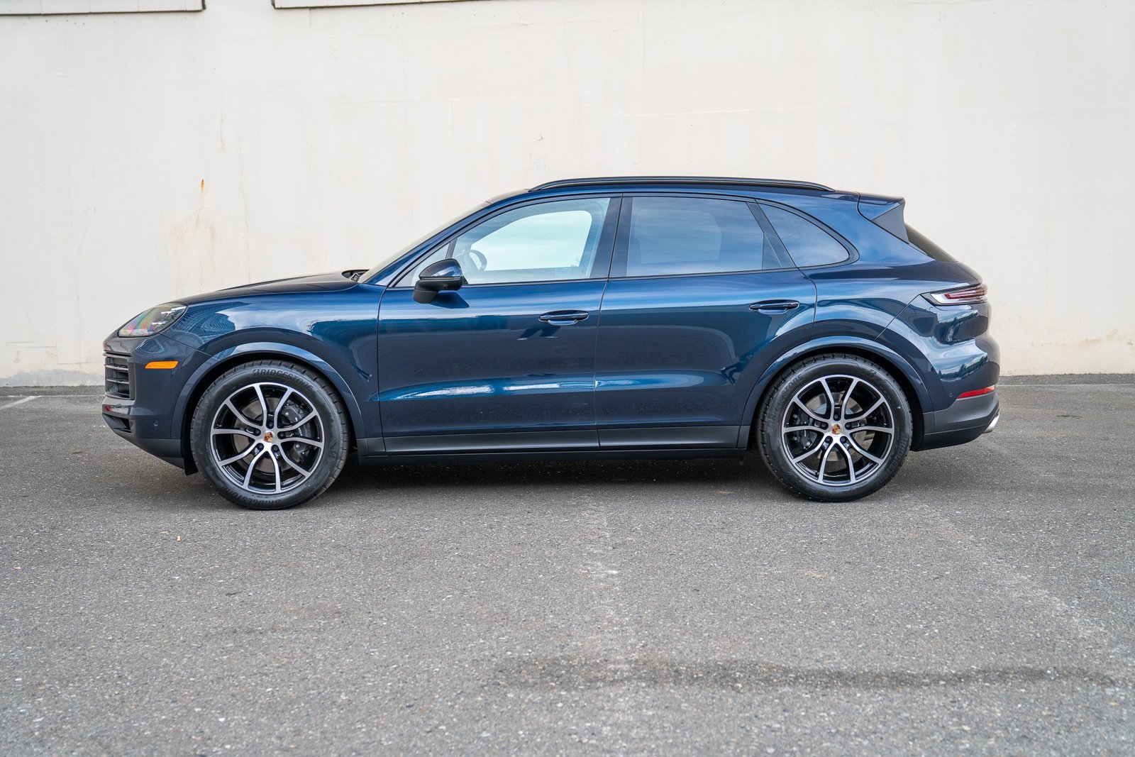Certified 2025 Porsche Cayenne image 2