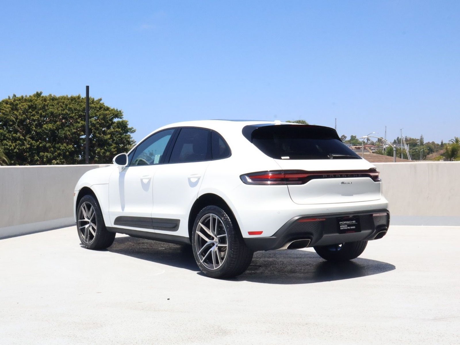 Certified 2025 Porsche Macan AWD/4WD video 3