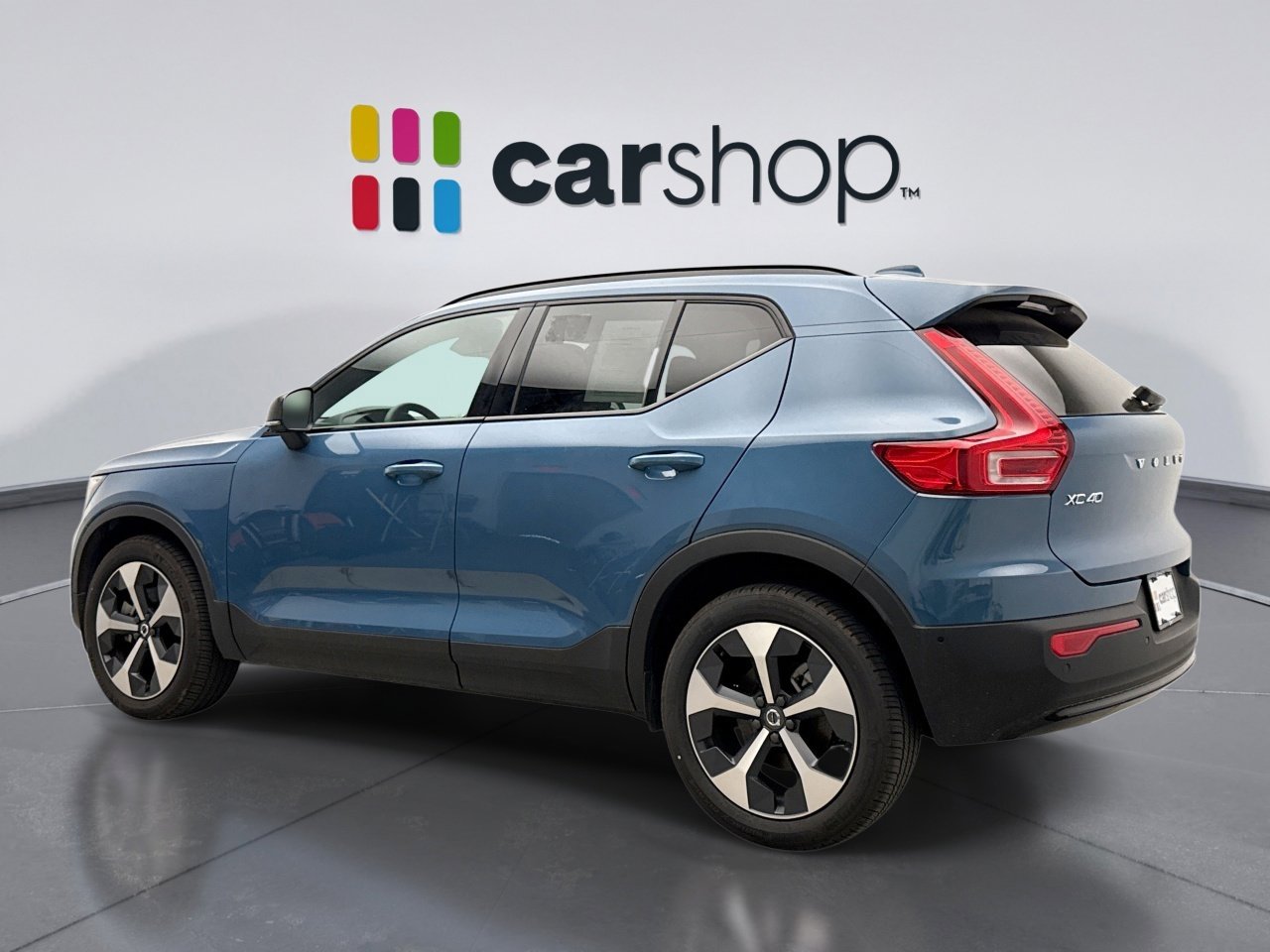 Used 2025 Volvo XC40 B5 Plus AWD/4WD image 3
