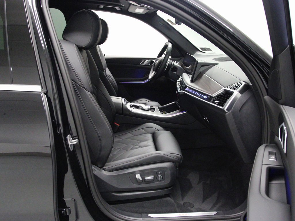 Used 2025 BMW X5 xDrive50e w/ Parking Assistance Package image 21