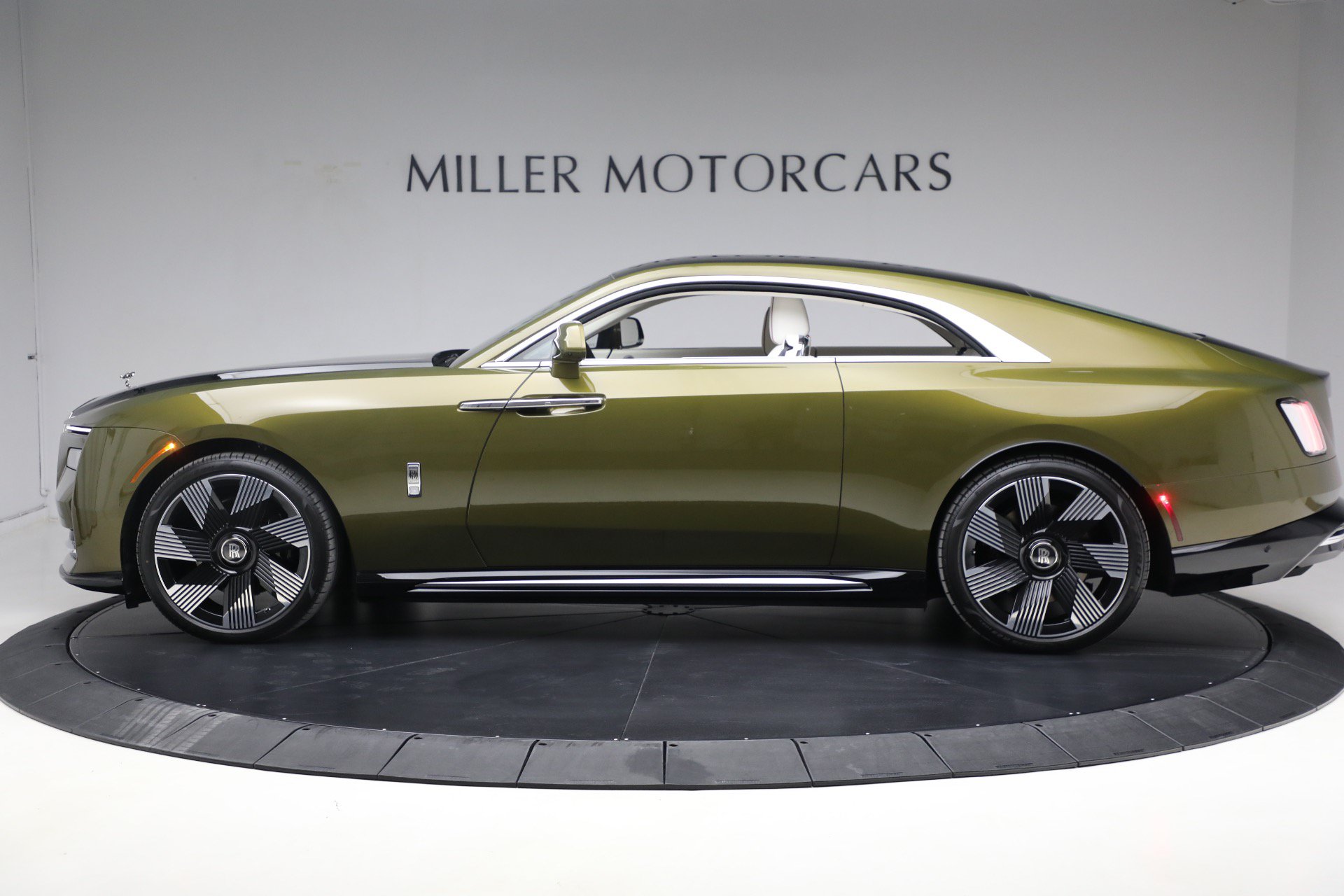Certified 2025 Rolls-Royce Spectre w/ Spectre Launch Package AWD/4WD image 3