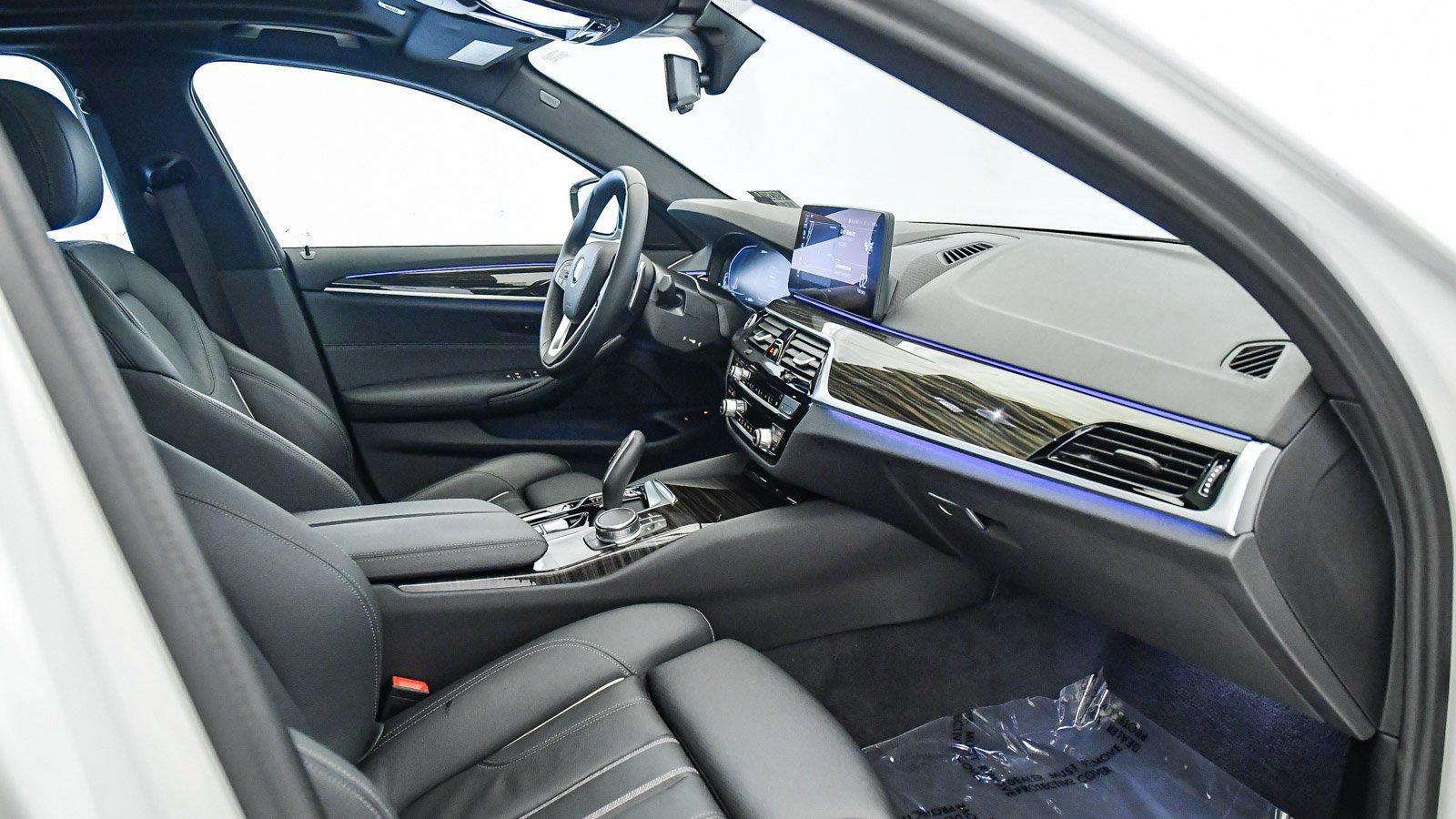 Certified 2023 BMW 530e w/ Convenience Package image 16