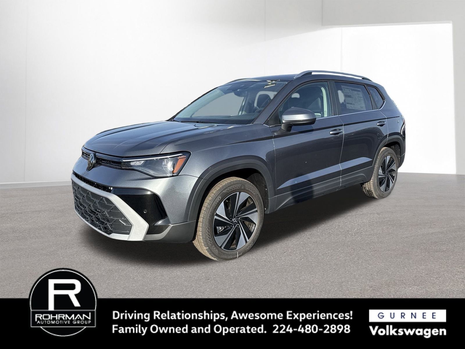 New 2026 Volkswagen Taos SE image 4