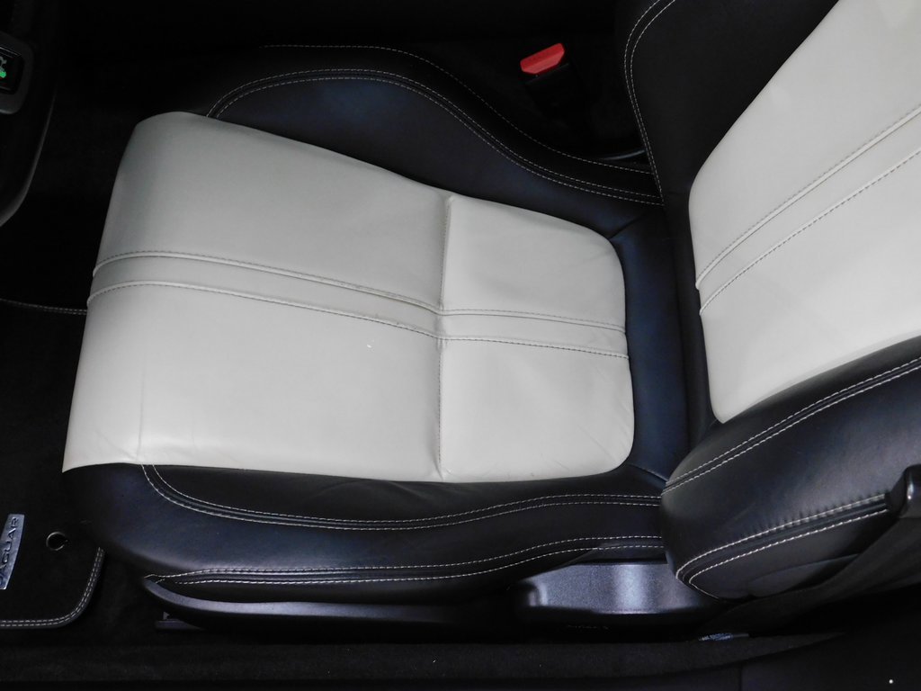 Used 2015 Jaguar F-TYPE R image 44