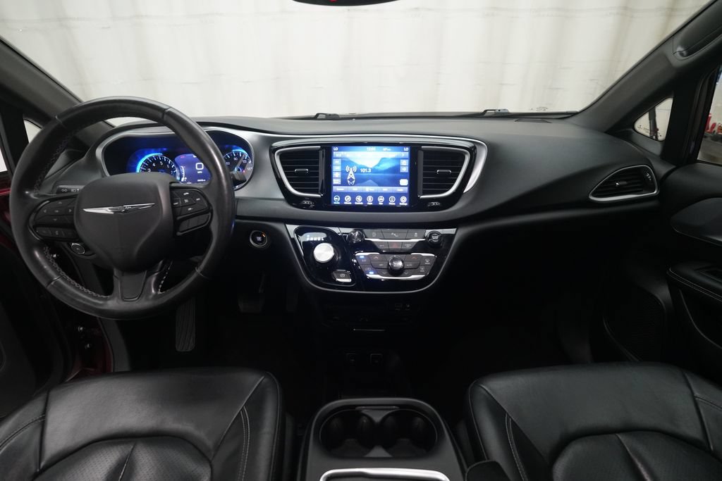 Used 2020 Chrysler Pacifica Touring-L Plus w/ S Appearance Package FWD image 5