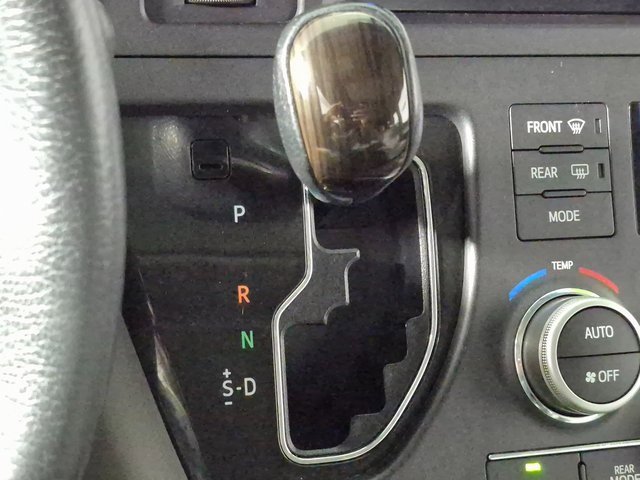 Used 2017 Toyota Sienna XLE image 26