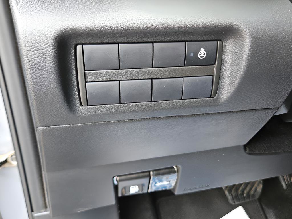 Used 2024 Nissan Kicks SR w/ SR Premium Package image 18