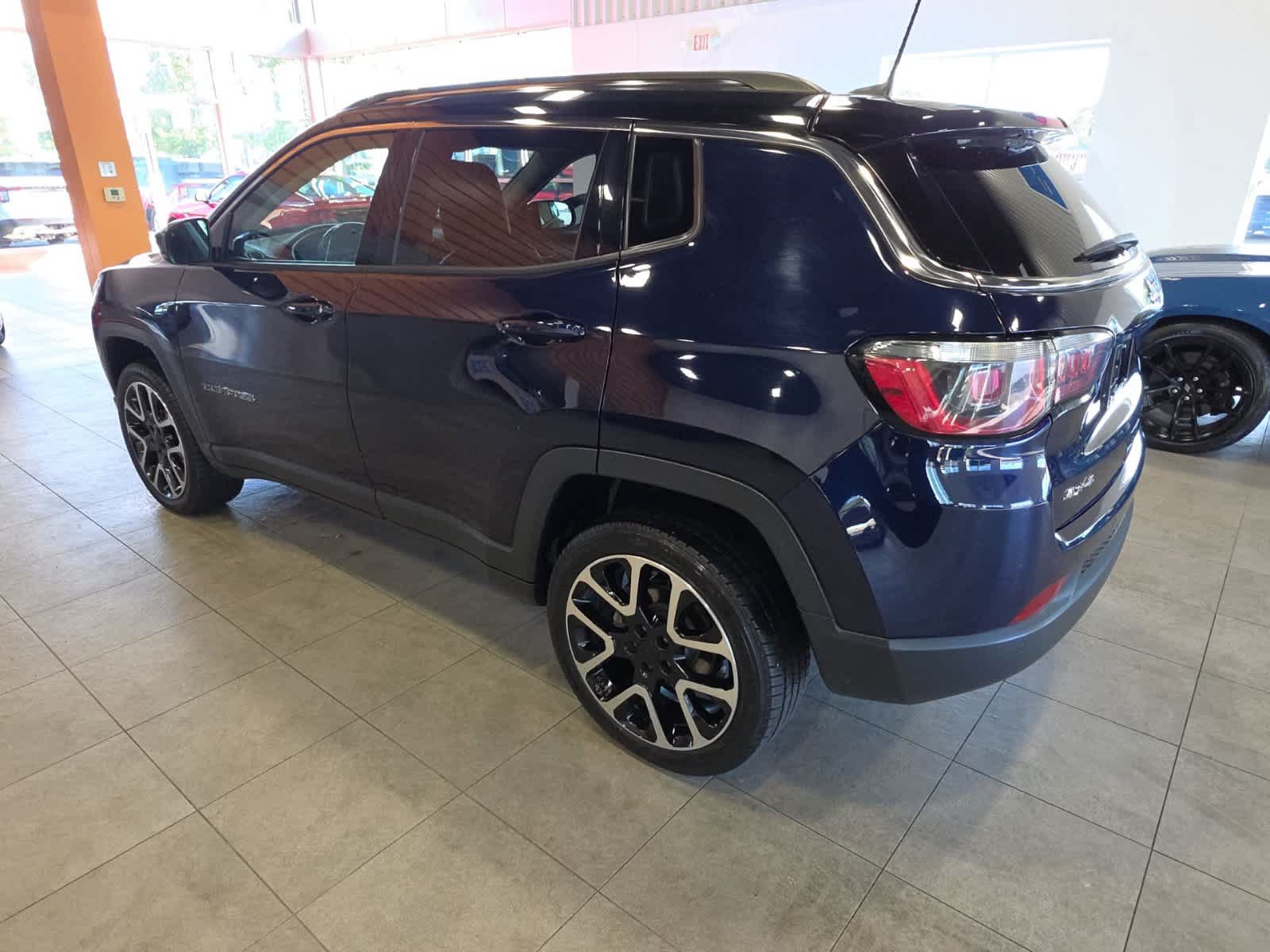 Used 2018 Jeep Compass Limited w/ Safe & Security Group AWD/4WD image 11