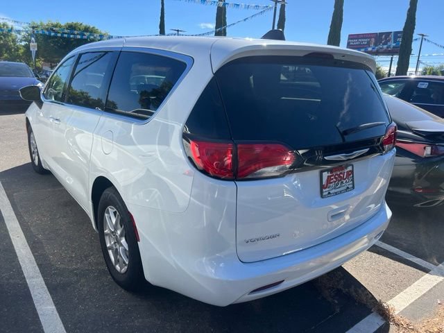 Used 2024 Chrysler Voyager LX FWD image 7