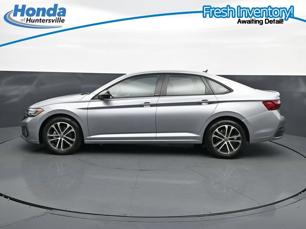 Used 2024 Volkswagen Jetta Sport FWD image 6