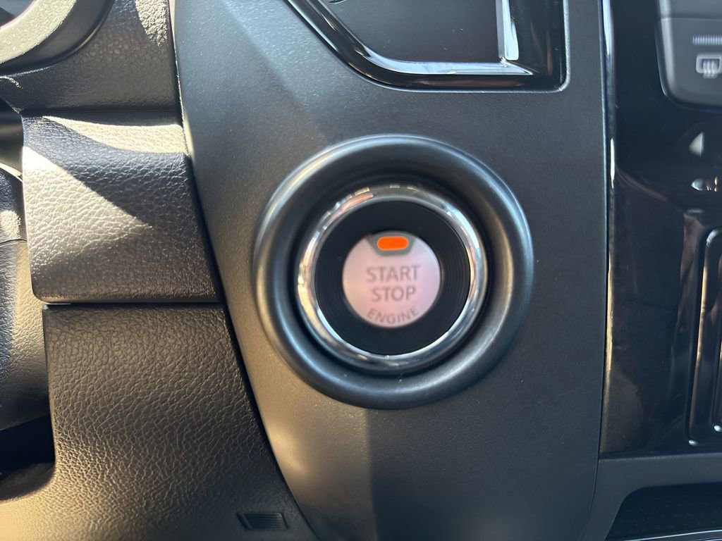 Used 2024 Nissan Titan SV w/ SV Bronze Edition Package image 21