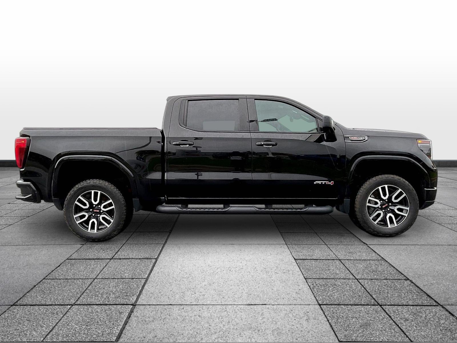 Used 2023 GMC Sierra 1500 AT4 w/ Technology Package AWD/4WD image 4