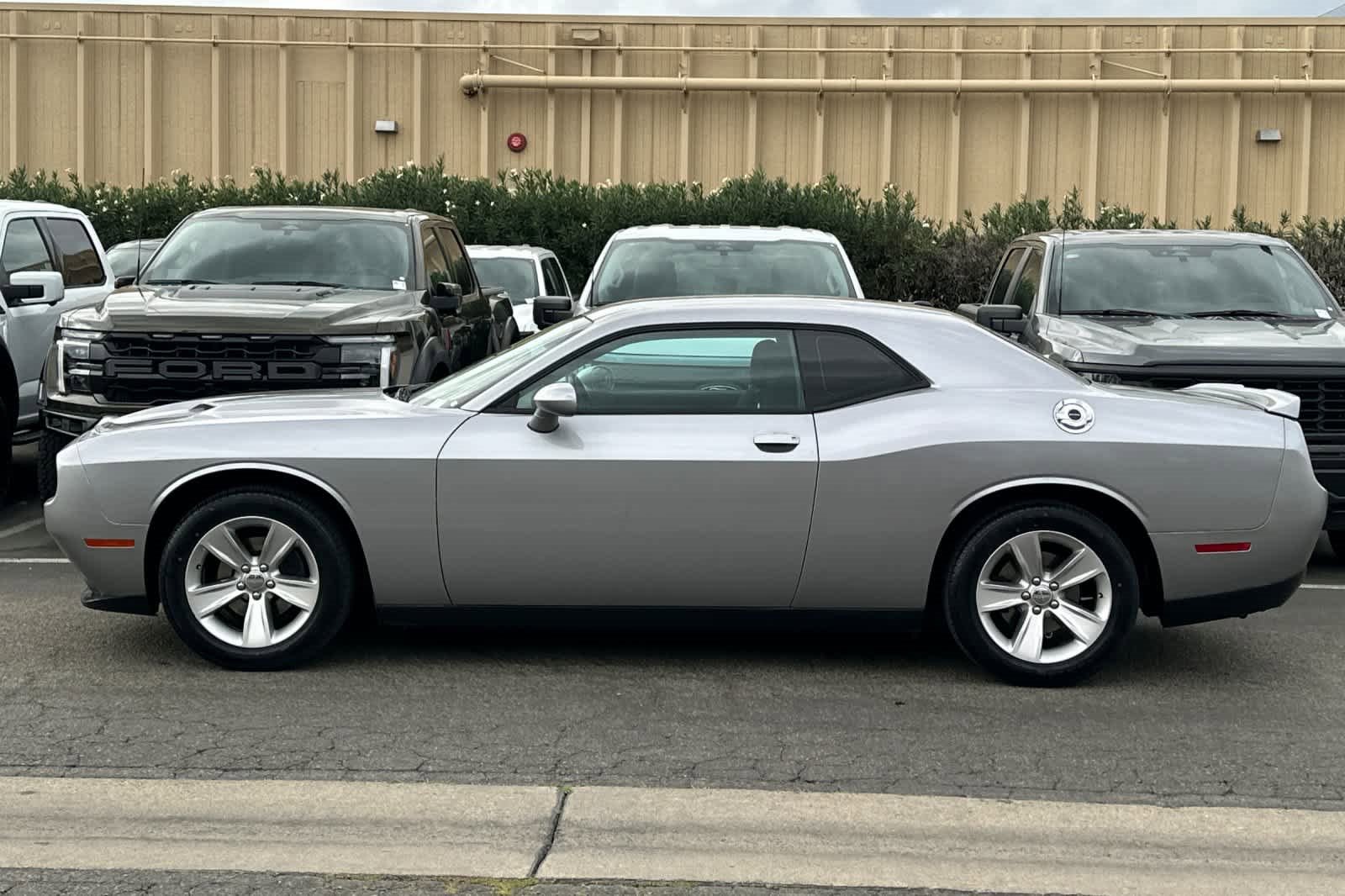 Used 2018 Dodge Challenger SXT image 5