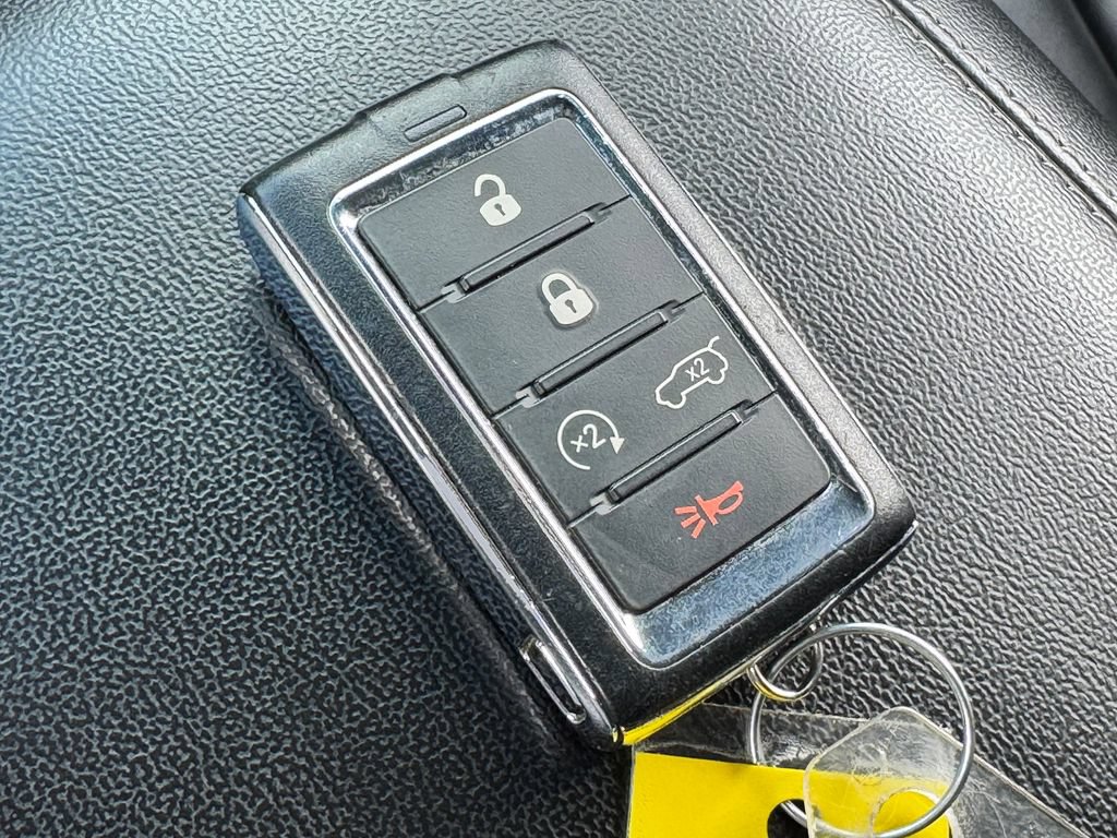 Used 2023 Jeep Grand Cherokee L Limited AWD/4WD image 38