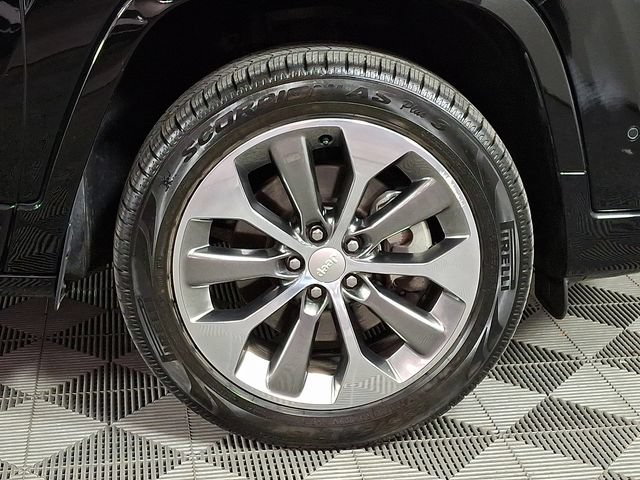 Used 2019 Jeep Cherokee Overland w/ Technology Group AWD/4WD image 11