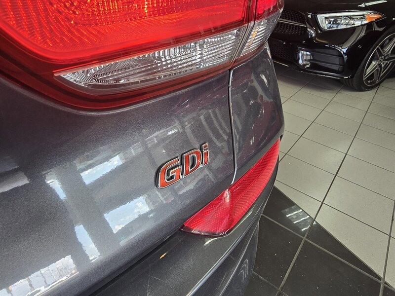 Used 2018 Hyundai Elantra GT FWD image 25