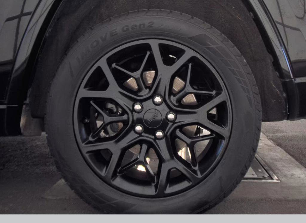 Used 2019 Jeep Grand Cherokee Overland image 17