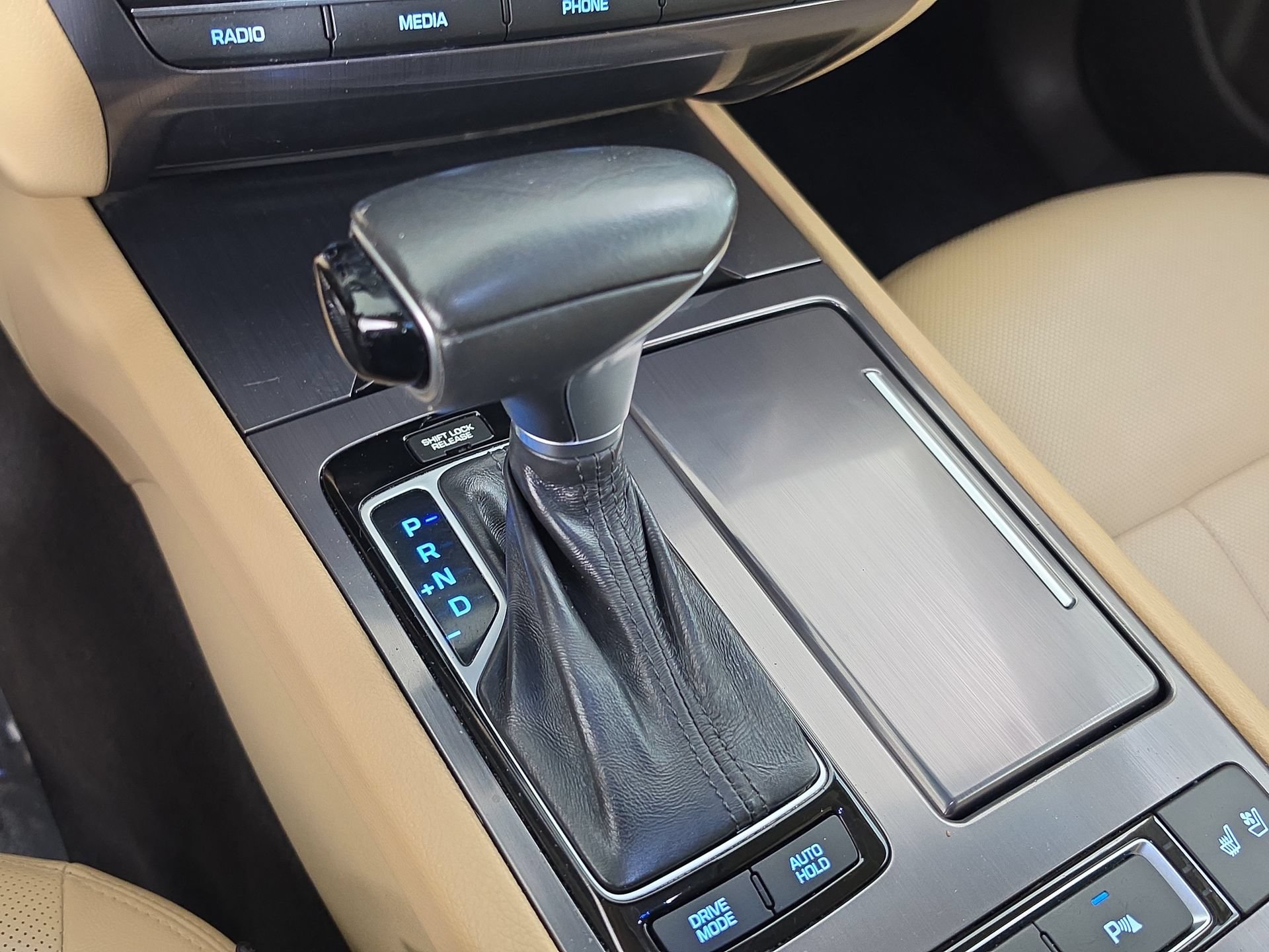 Used 2019 Genesis G80 3.8 image 28