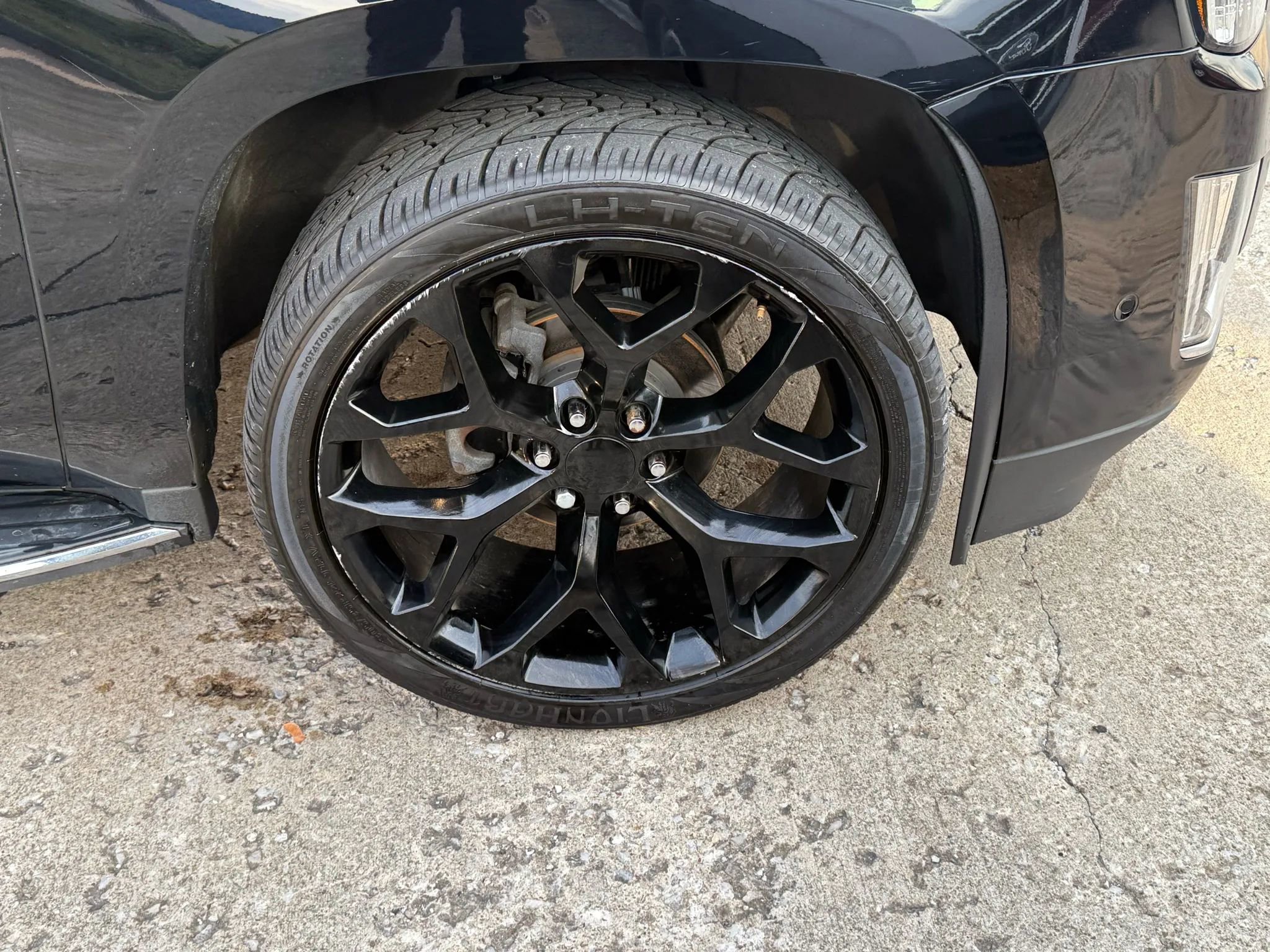 Used 2017 Cadillac Escalade ESV Luxury image 54