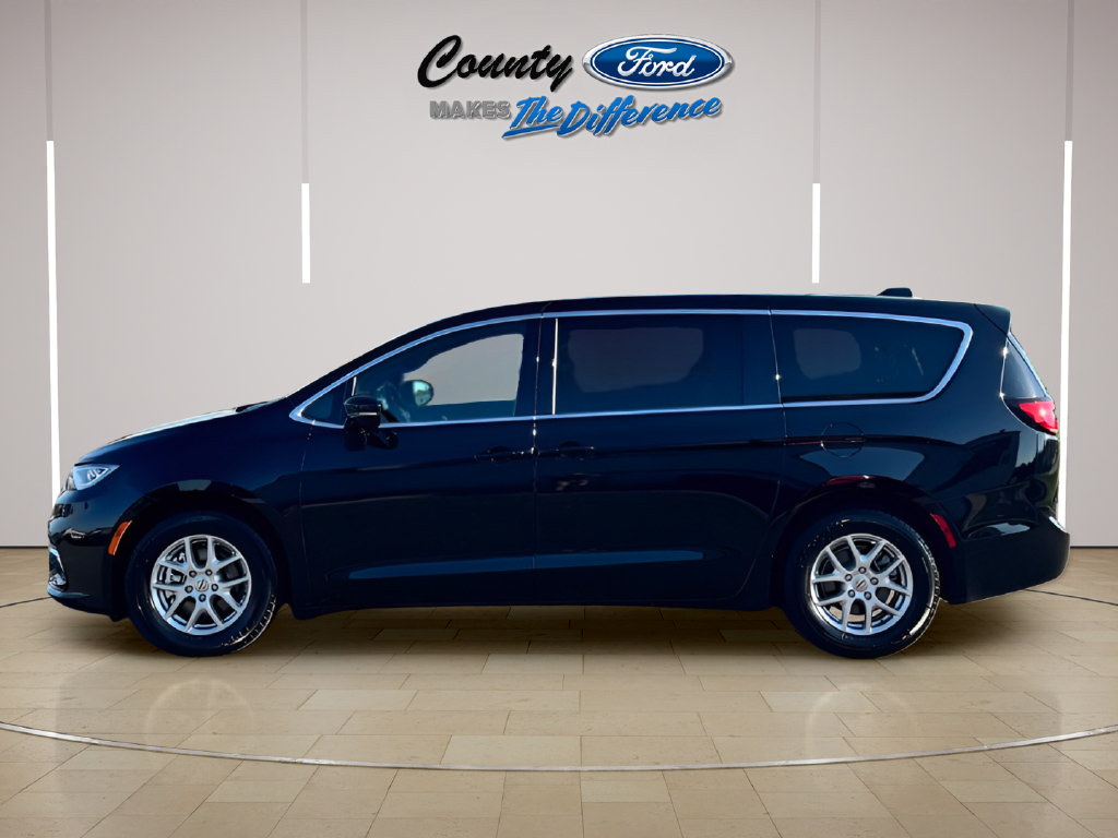 Used 2025 Chrysler Pacifica Select FWD image 3