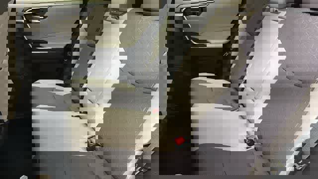 Used 2022 Toyota RAV4 XLE w/ Convenience Package image 29