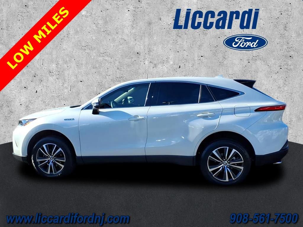 Used 2021 Toyota Venza LE w/ Carpet Mat Package (TMS) image 4