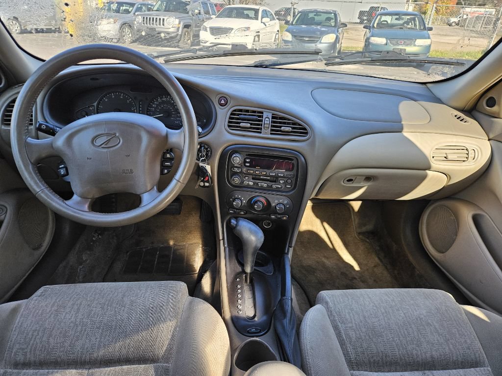 Used 2002 Oldsmobile Alero GL w/ Sun & Sound Pkg FWD image 11