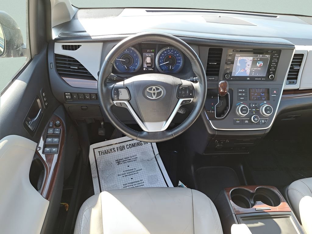 Used 2018 Toyota Sienna Limited Premium w/ Carpet Mat Package image 12