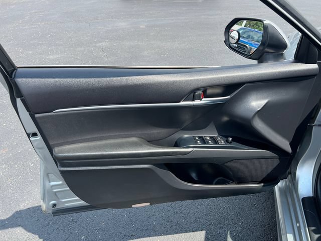 Used 2018 Toyota Camry SE FWD image 11