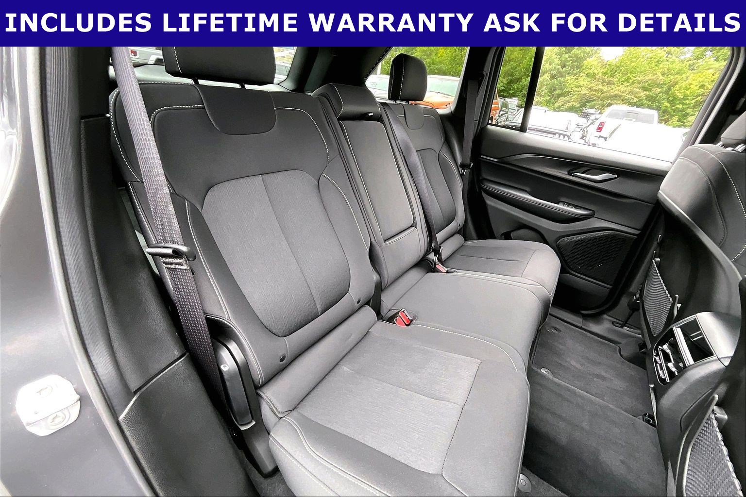 Used 2025 Jeep Grand Cherokee 4WD image 23