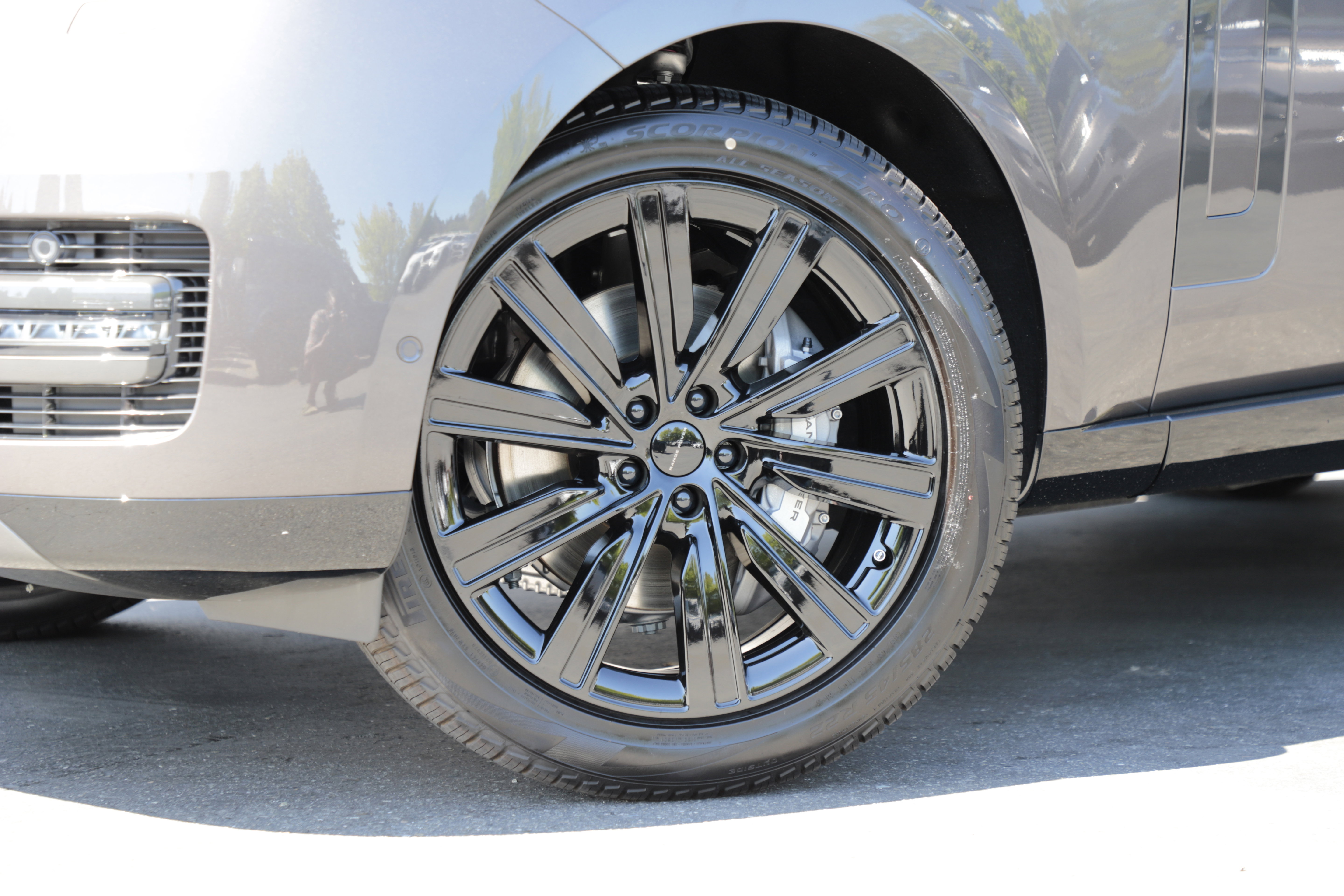 New 2026 Land Rover Range Rover SE AWD/4WD image 2