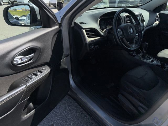 Used 2014 Jeep Cherokee Latitude AWD/4WD image 26