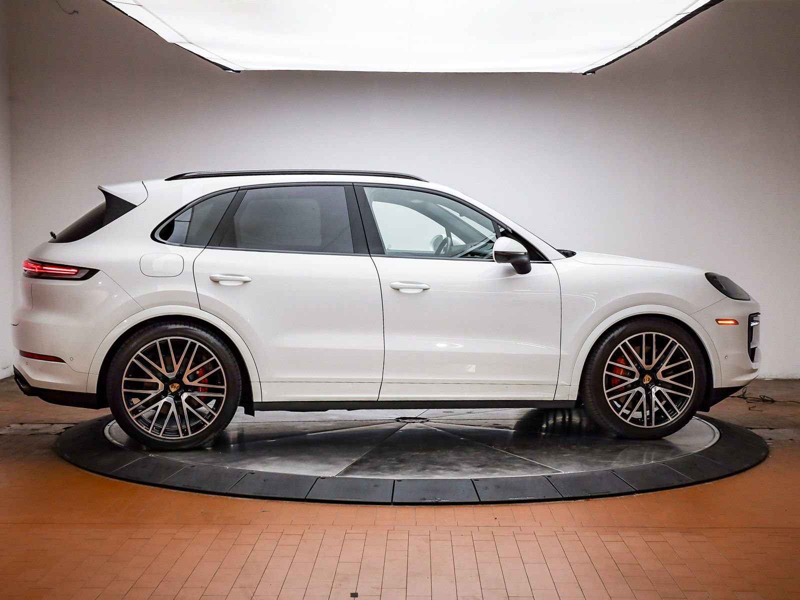 Certified 2025 Porsche Cayenne S AWD/4WD image 13