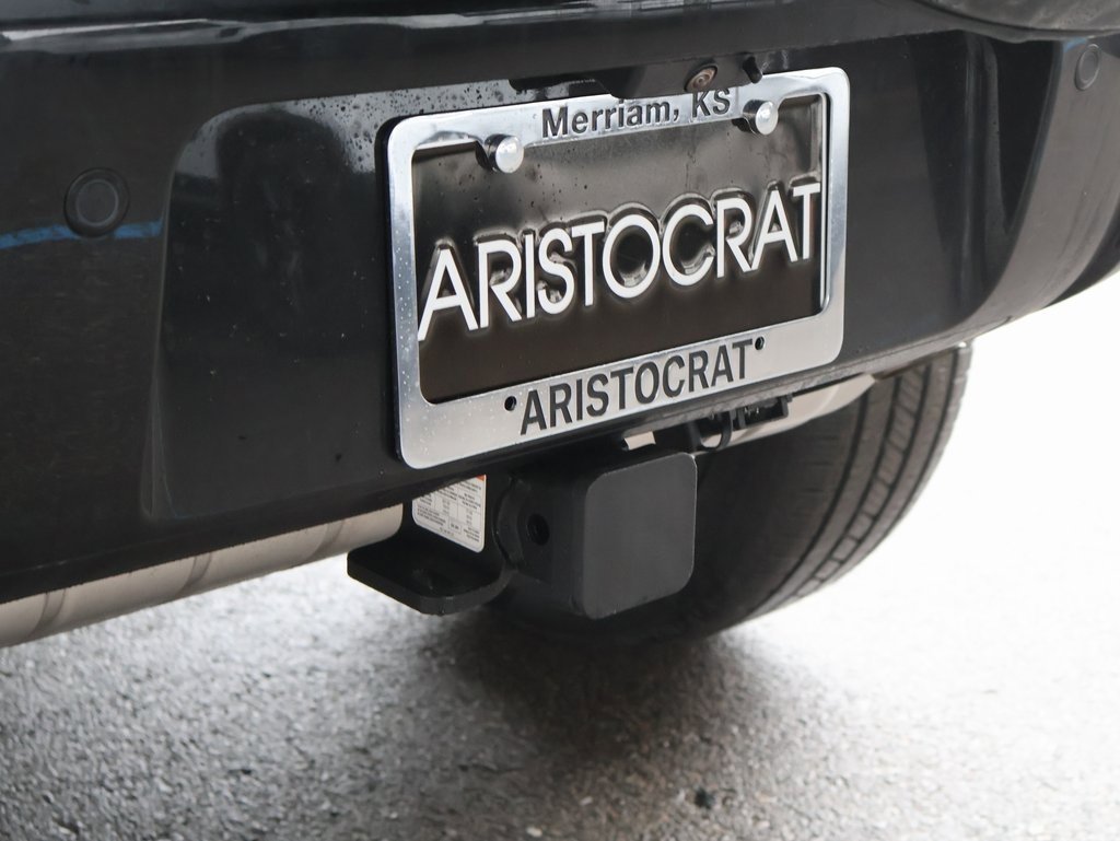 New 2025 Land Rover Defender 90 X-Dynamic SE image 8