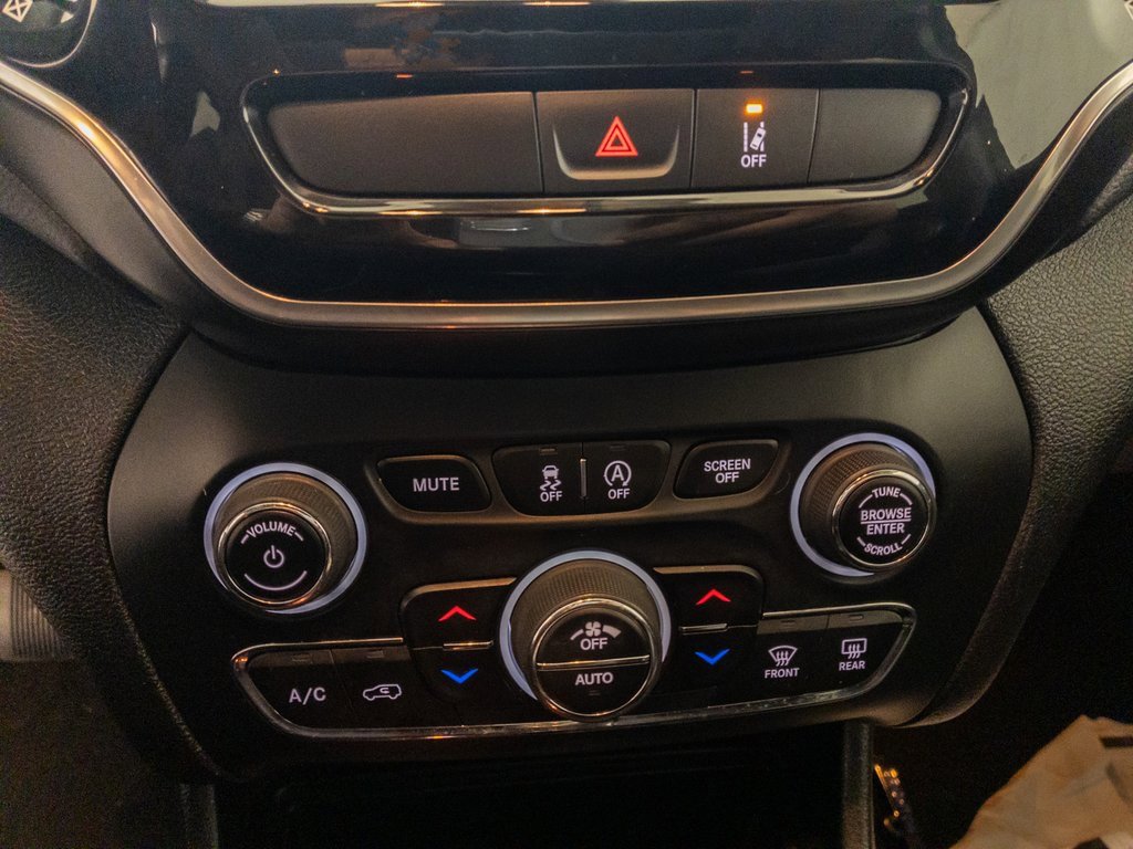 Used 2022 Jeep Cherokee Limited image 19