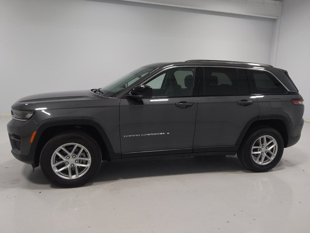 Used 2023 Jeep Grand Cherokee Laredo X AWD/4WD image 2